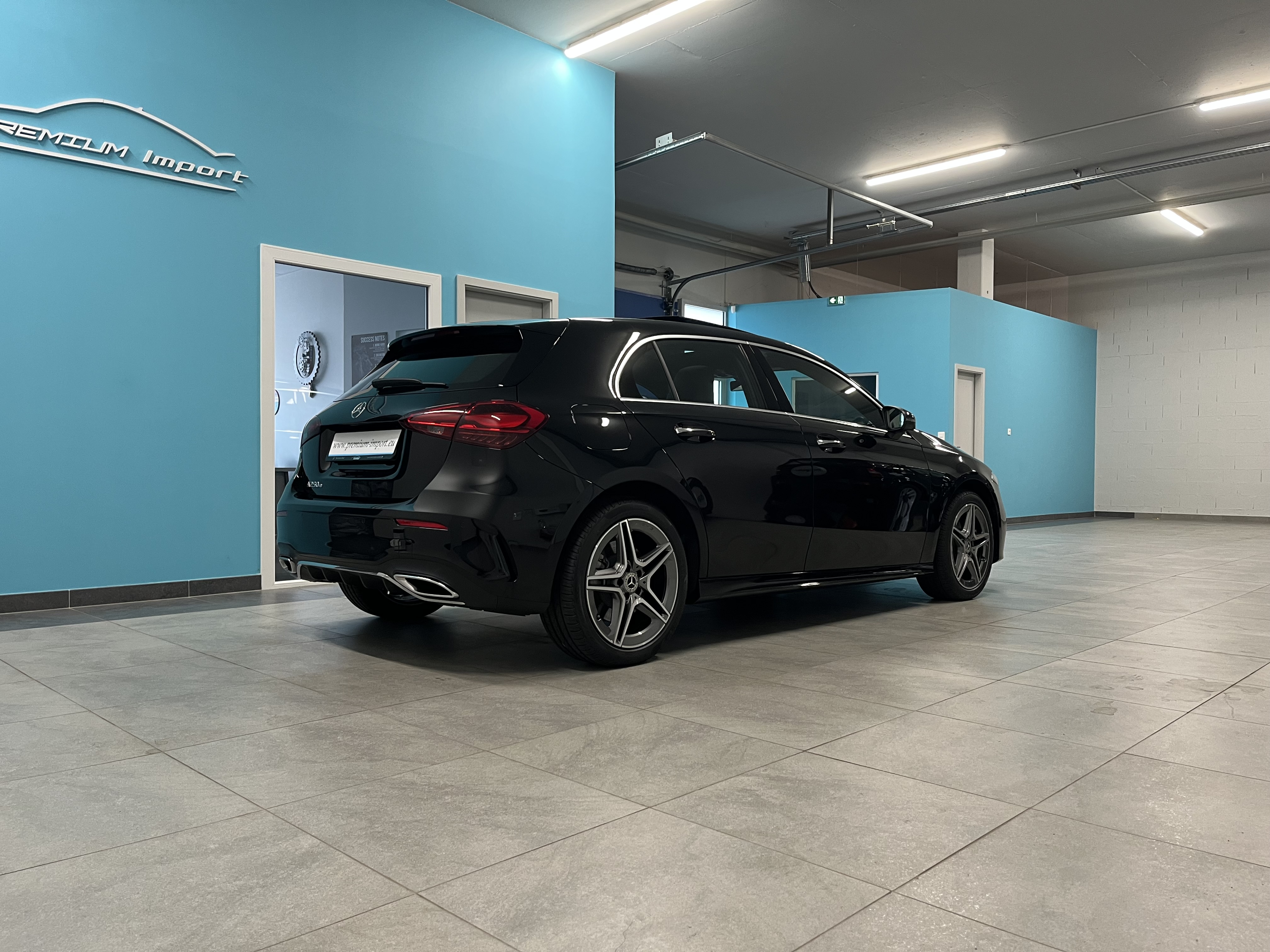 Mercedes A250 e AMG LINE