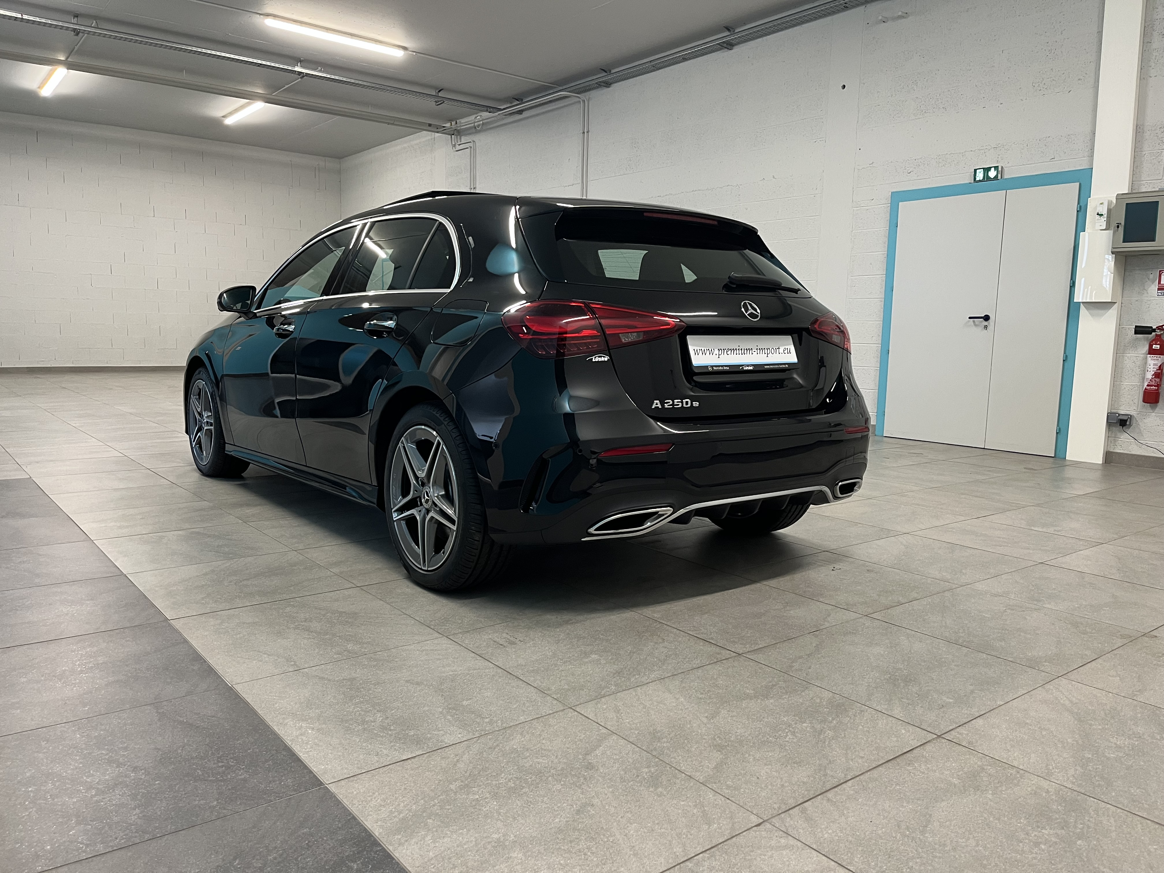 Mercedes A250 e AMG LINE