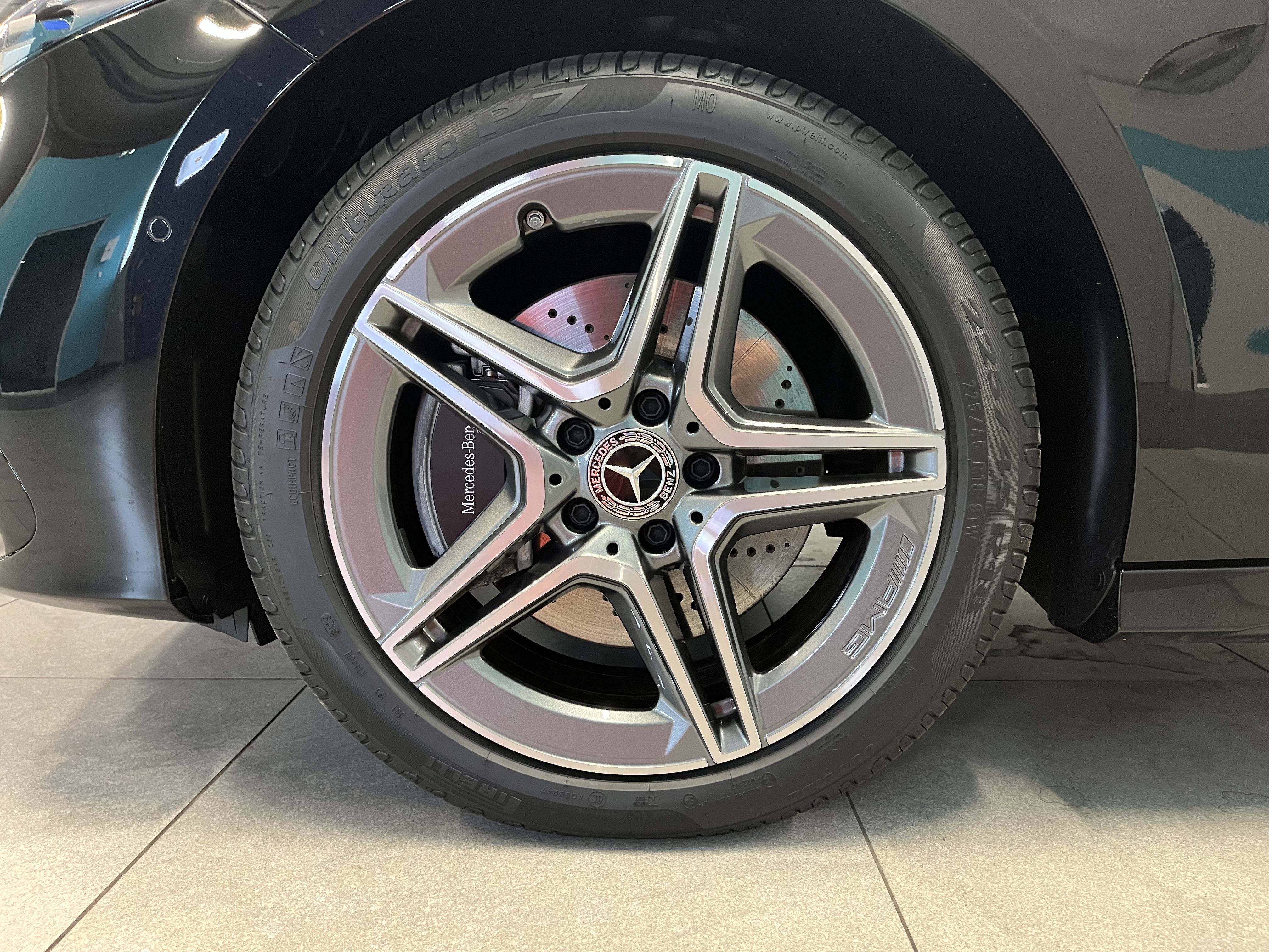 Mercedes A250 e AMG LINE