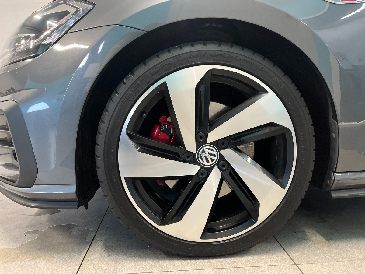 Volkswagen Golf GTI VII